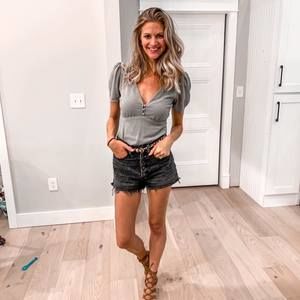 Meet your Posher, Nicole